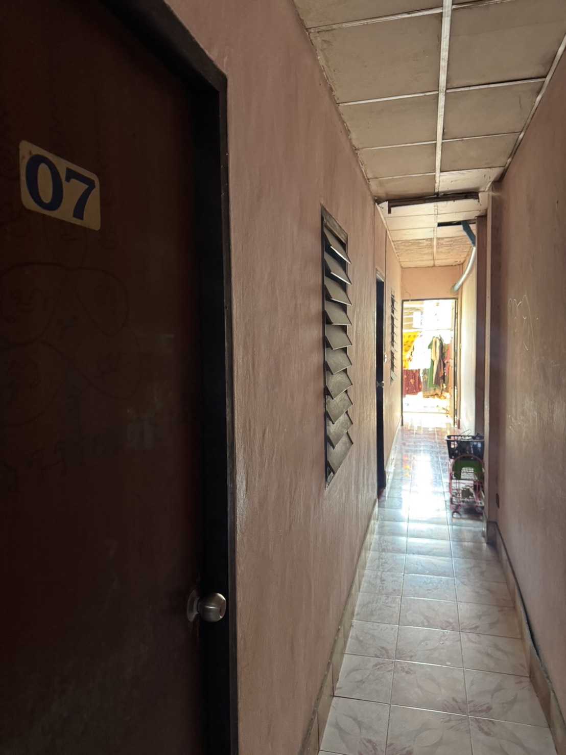 ทาวน์เฮ้าส์ 2 ชั้น ทำเลทอง ใจกลางตลาดสี่มุมเมือง เหมาะสำหรับนักลงทุน ปล่อยเช่าต่อได้ทันที มีรายได้สม่ำเสมอ 5