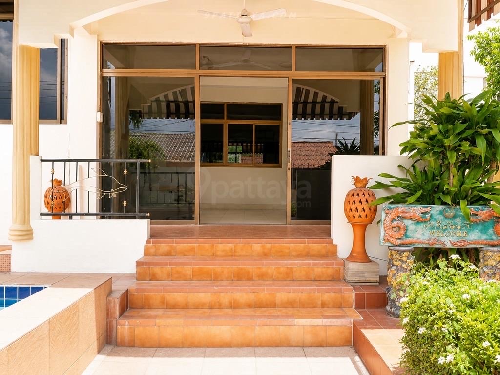 For Rent — Single House with Private Pool, Thappraya Soi 5 PattayaSingle house for yearly rent on Thappraya Road Soi 5. Spacious home with pool 5
