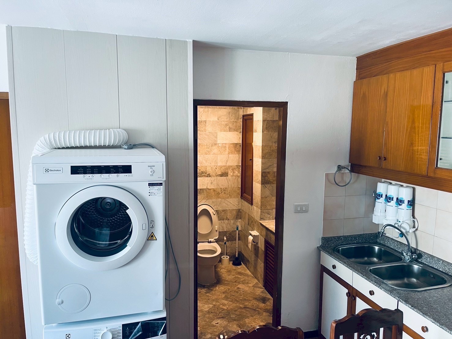 Furnished room for rent on Sathorn Road at Silom Suite Condo opposite the AiA Sathorn Tower very close to BTS St.Louis 4