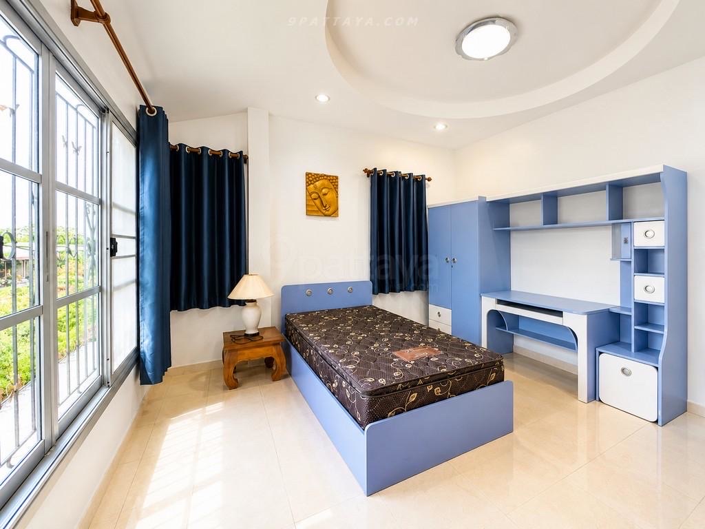 For Rent — 2-Storey Detached House with Garden at Sirisa 9, South PattayaSpacious 3 bedrooms 3 bathroom 14