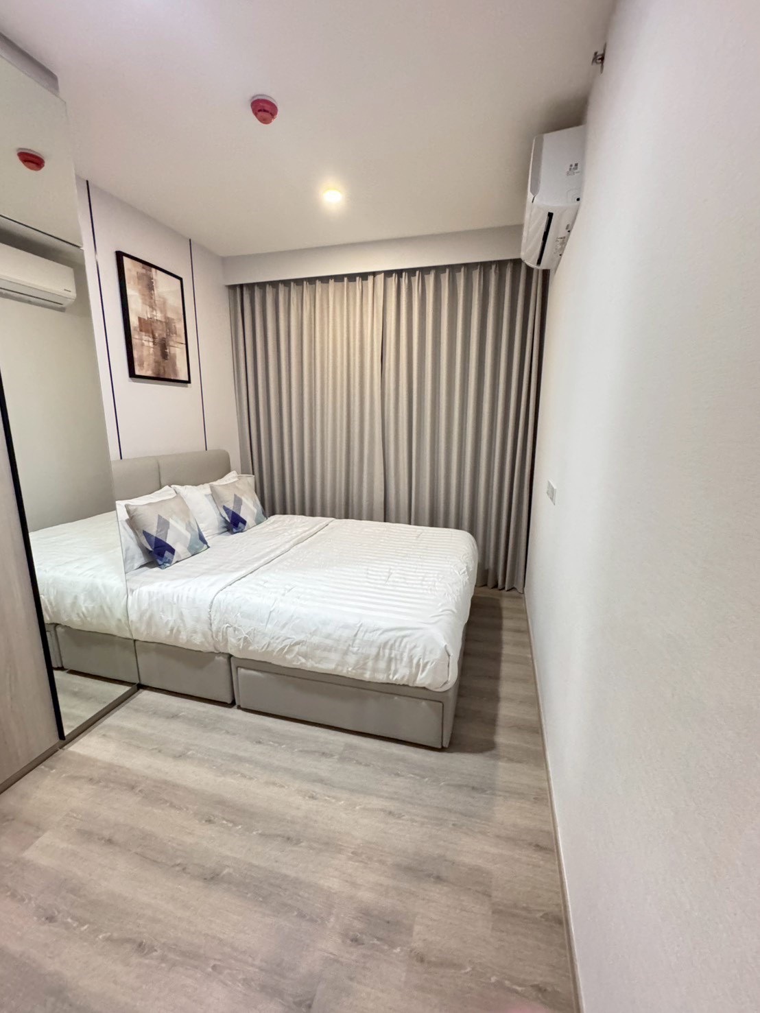ให้เช่า Condo Origin place bangna ชั้น 10 ขนาด 29 ตรม. วิวสระ ระเบียงฝั่งตะวันออก แดดเช้า  ภาพจากห้องจริง เฟอร์นิเจอร์บิวท์อินครบ ที่นอน lLUNIO 16