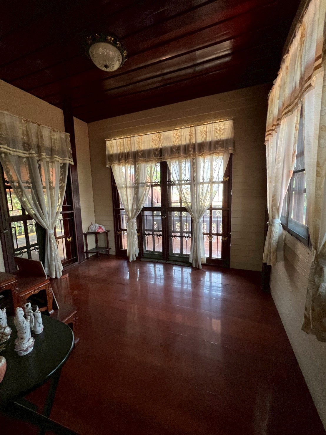 ขายบ้านเรือนไทย ใกล้สนามบินสุวรรณภูมิ  2 ชั้น ขนาด 307ตรว. 3 นอน 2 น้ำ - ม.ลาดกระบัง - ใกล้สยามพรีเมี่ยม เอาท์เล็ท   ต 9