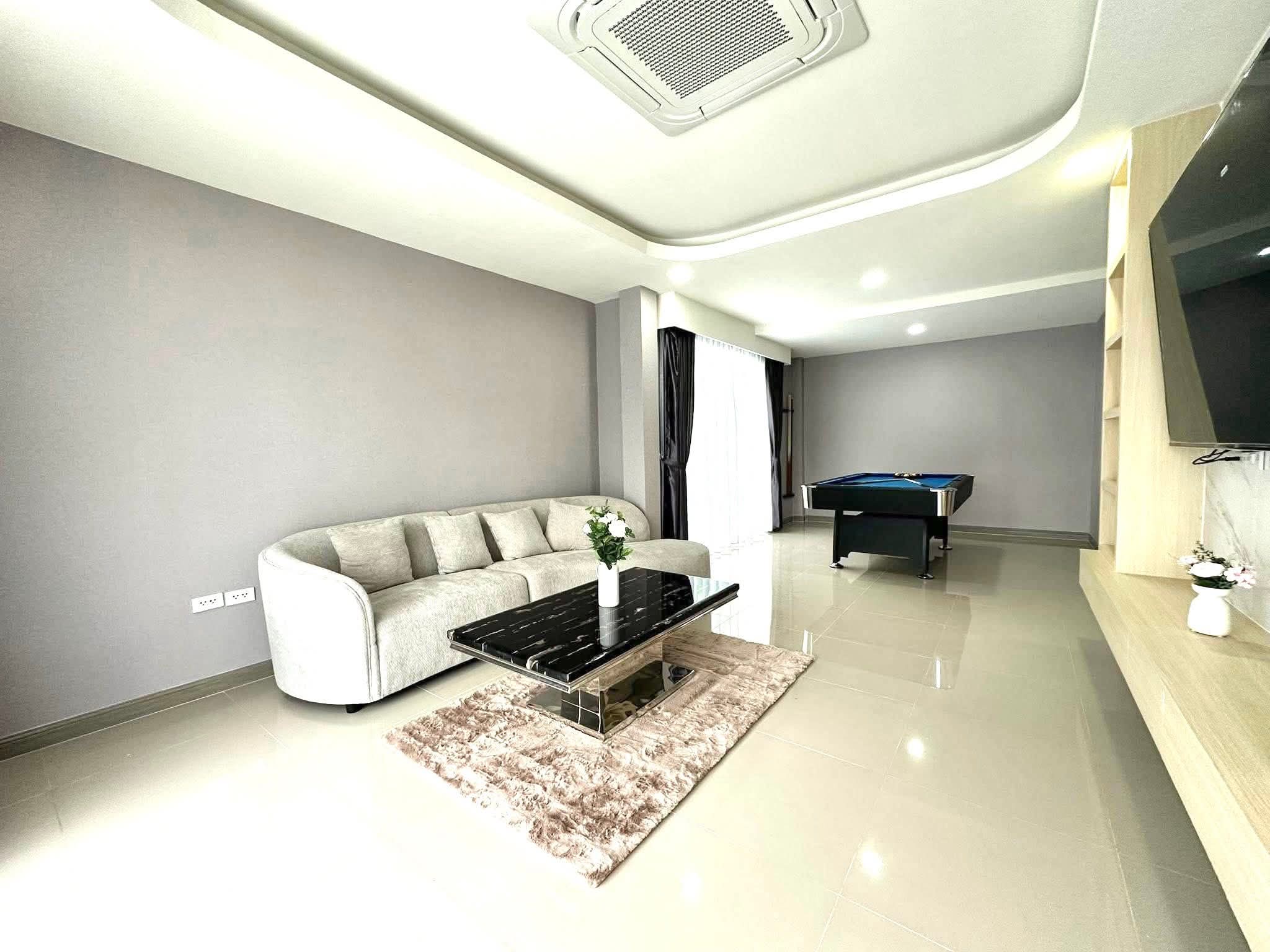 Selling house nearly Jomtien beach 10.9 million  4