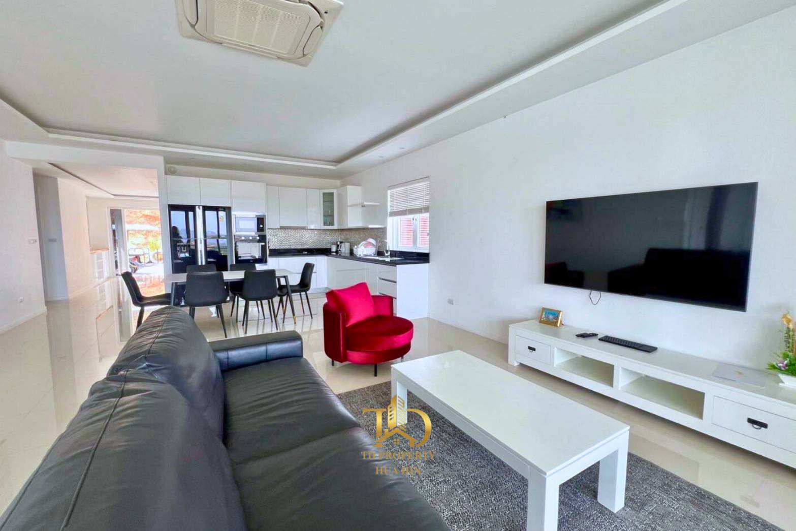 FOR RENT  3 Bedrooms 3 Bathrooms 7
