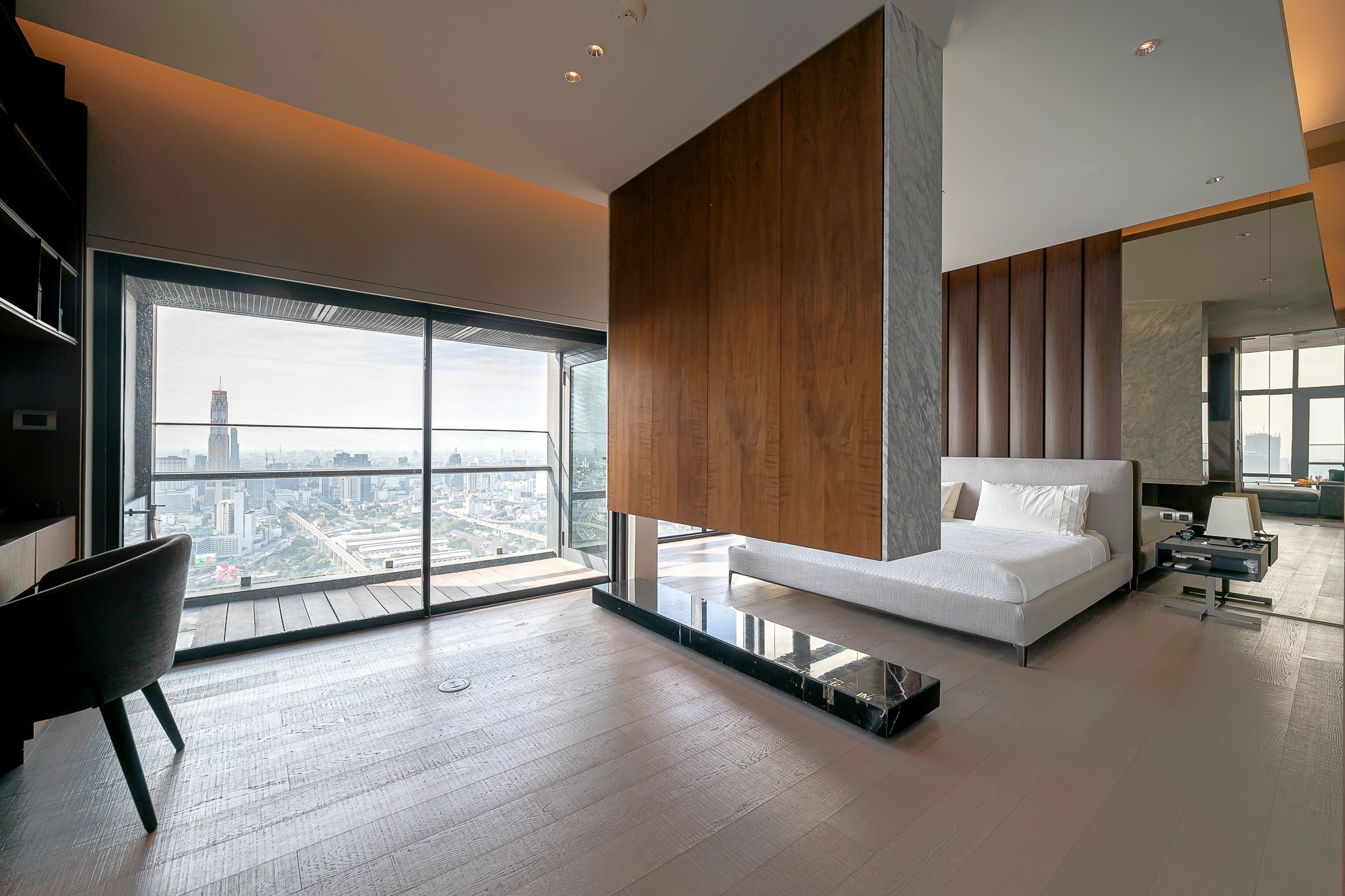 BEST DEAL!! For Sale | Circle Living Prototype, Bangkok 135 Sq.M. | Rare High-Floor Sky Residence (49th Floor) 4