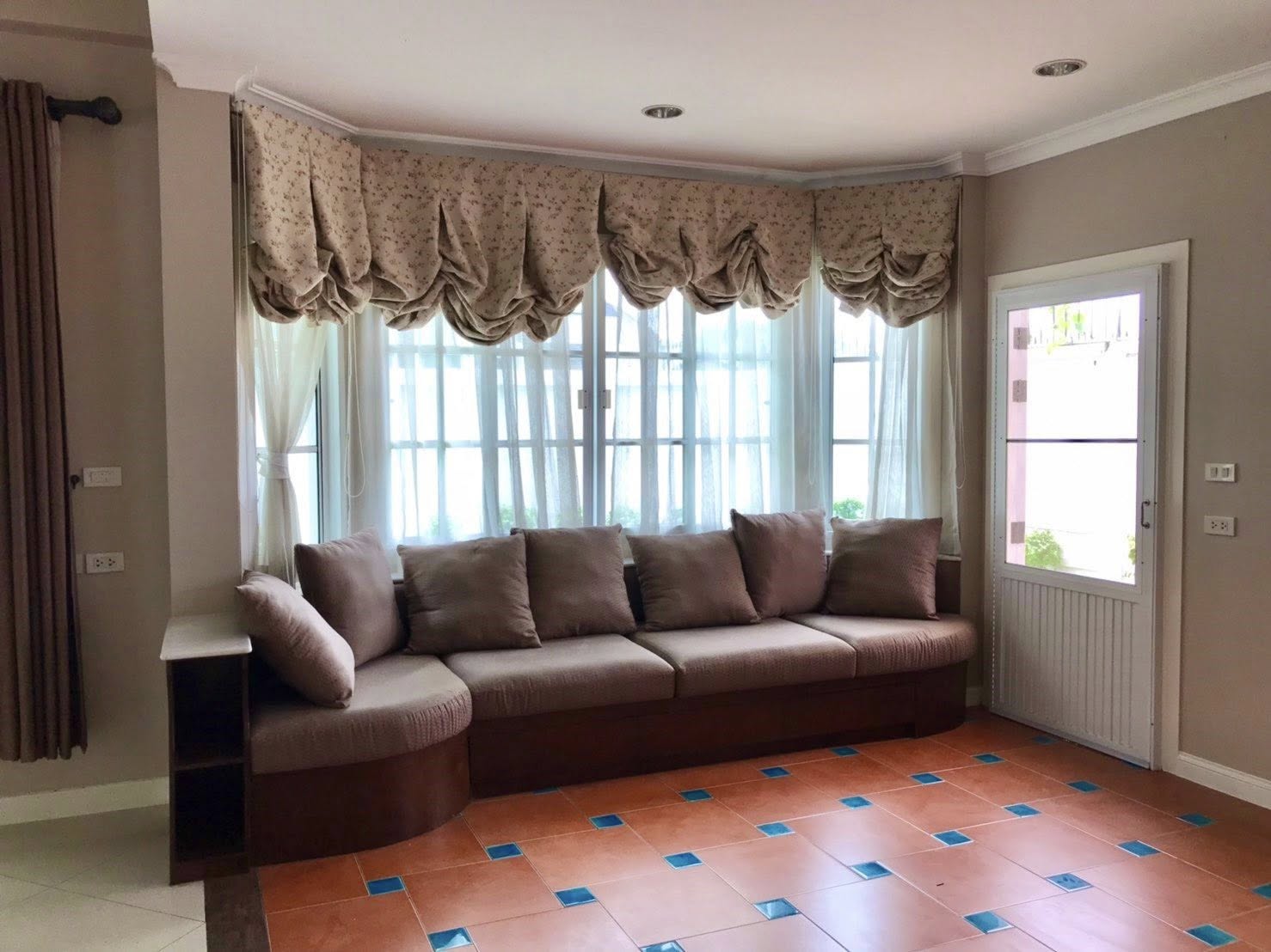 ให้เช่าบ้านเดี่ยว3ชั้น หลังใหญ่ สไตล์ยุโรป  Fantasia Villa 3  International Village วิวสระว่ายน้ำ 16