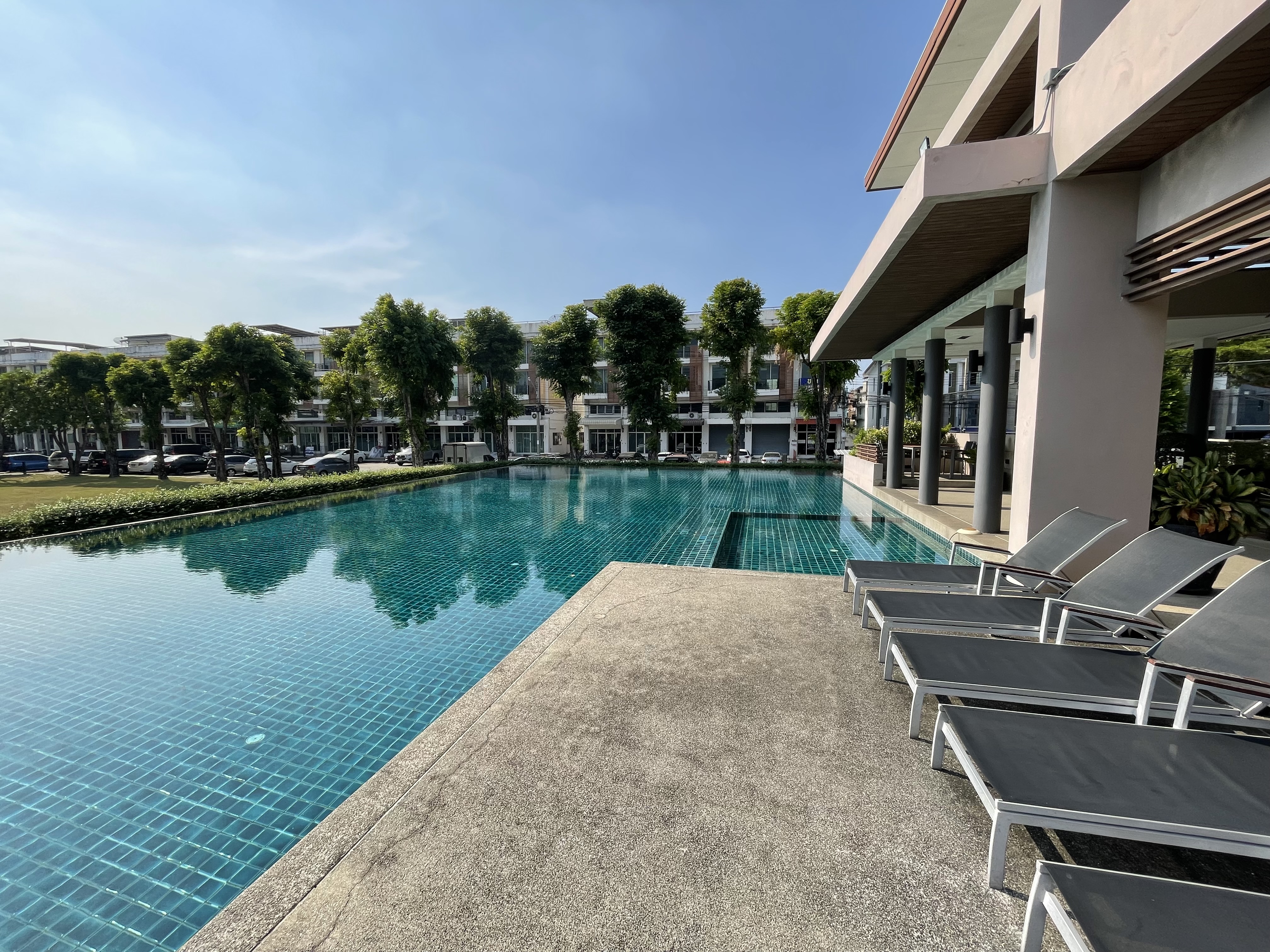 บ้าน-อาคารพาณิชย์, ทาวน์โฮม มีดาดฟ้า 17