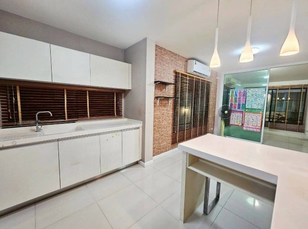 ขายหรือให้เช่าบ้านเดี่ยวหลังมุม หมู่บ้านมัณฑนา เลค วัชรพล โซนใกล้ทะเลสาบ ถนนสุขาภิบาล5 กทม. 6