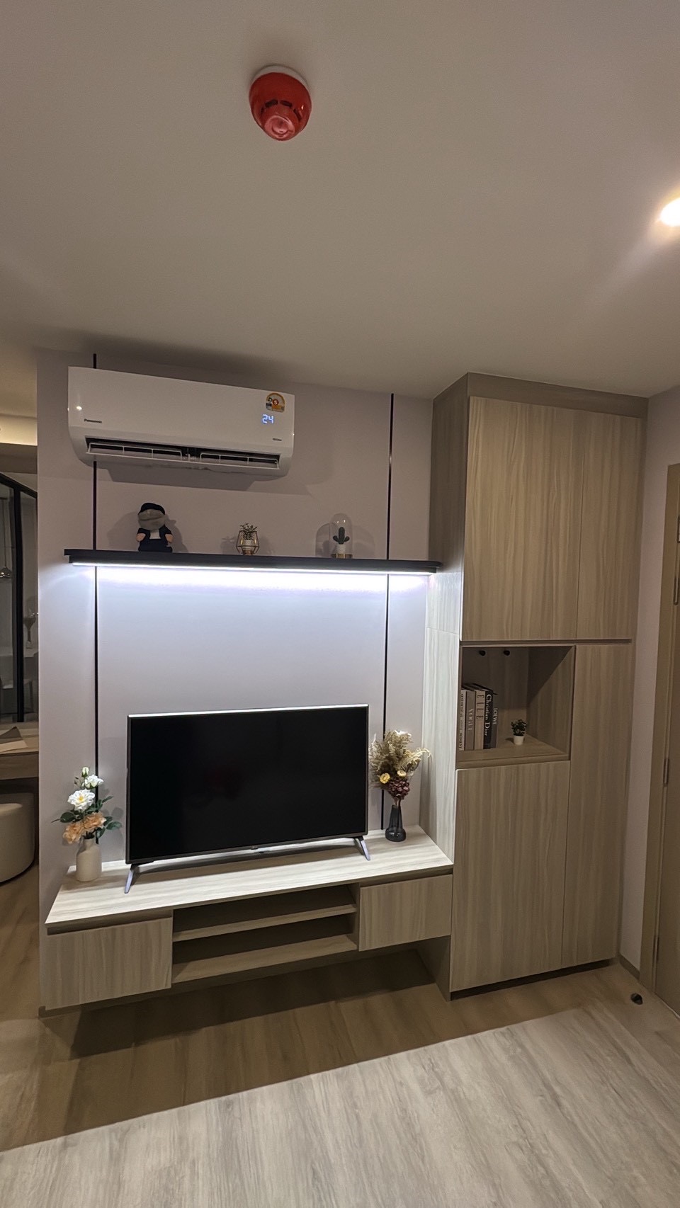 ให้เช่า Condo Origin place bangna ชั้น 10 ขนาด 29 ตรม. วิวสระ ระเบียงฝั่งตะวันออก แดดเช้า  ภาพจากห้องจริง เฟอร์นิเจอร์บิวท์อินครบ ที่นอน lLUNIO 7