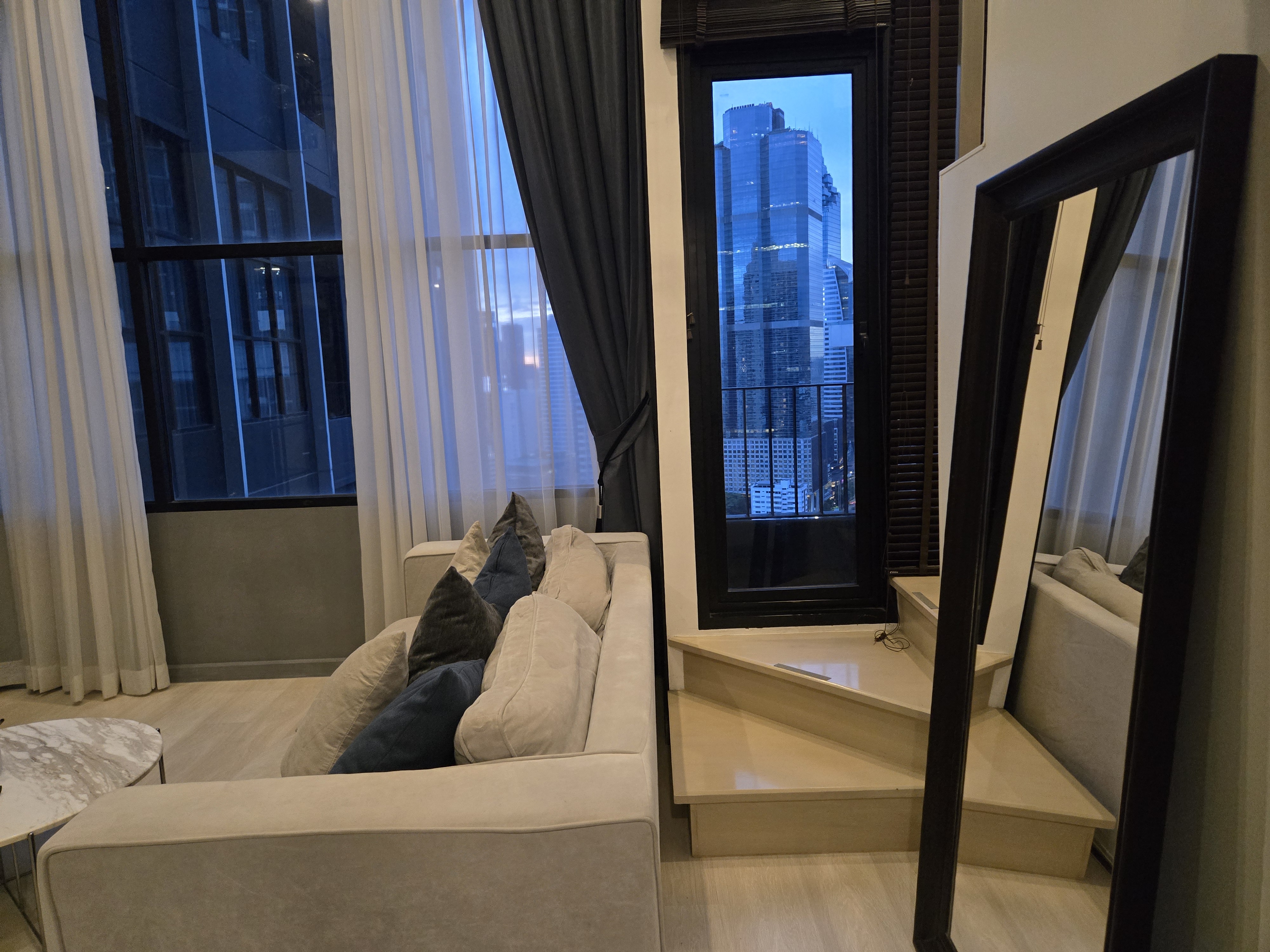 ขายคอนโดหรู Knightsbridge Prime Sathorn 8