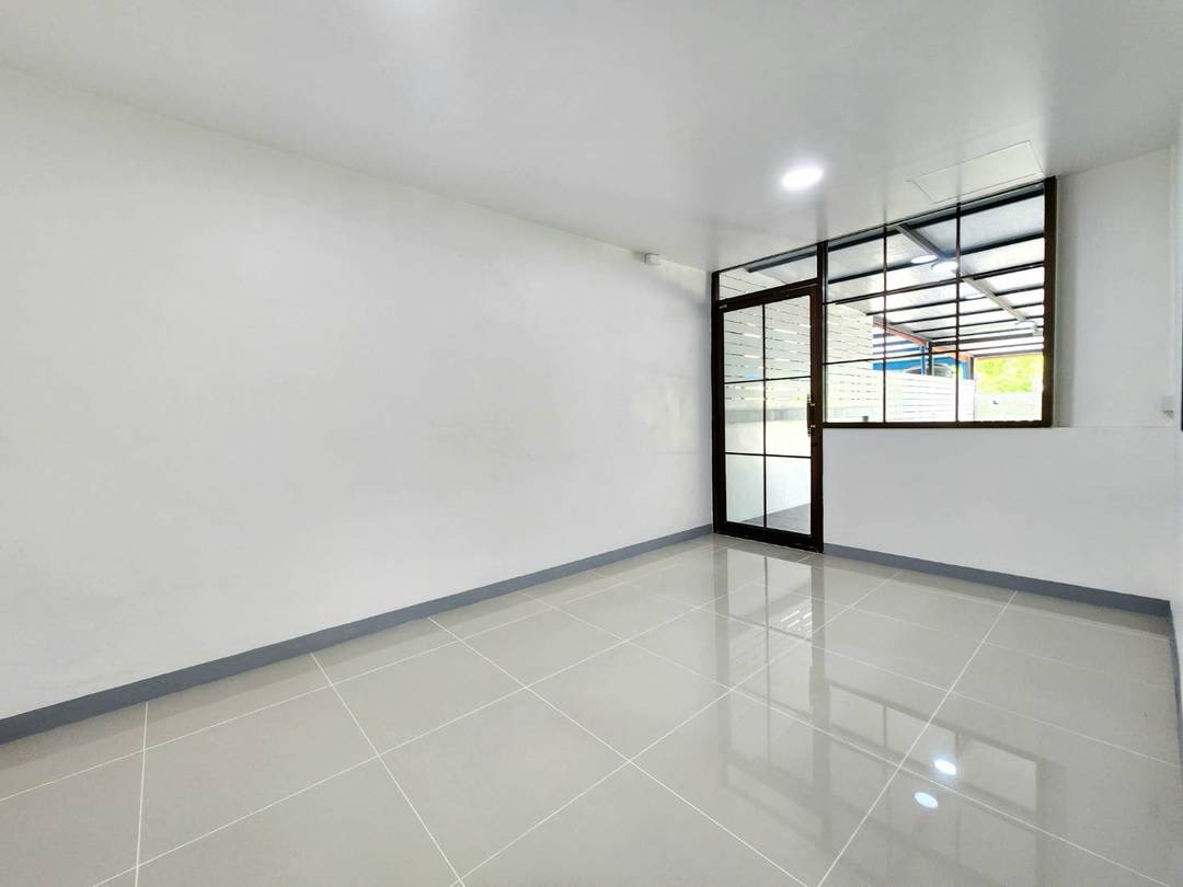 ขายบ้านแฝดรีโนเวทใหม่ทั้งหลัง 7