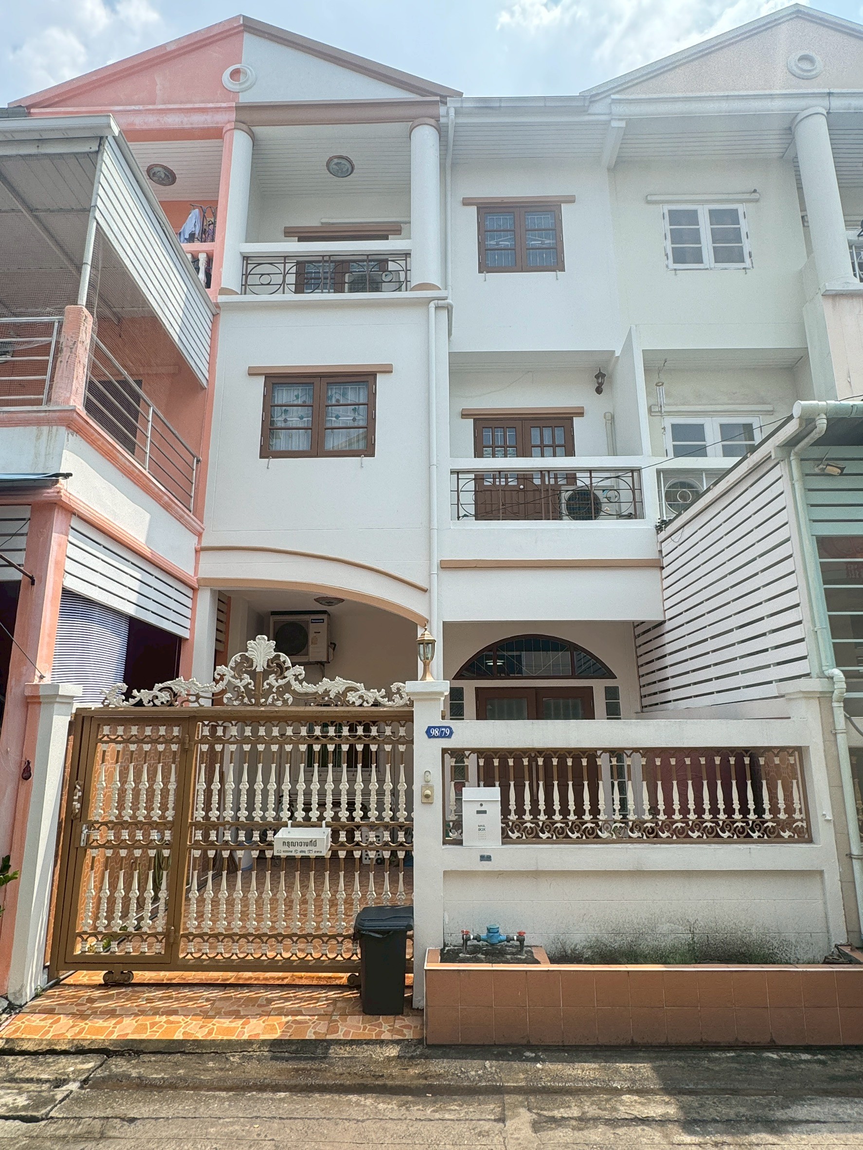 บ้านทาวน์โฮม3ชั้น ย่านท่าพระ 1