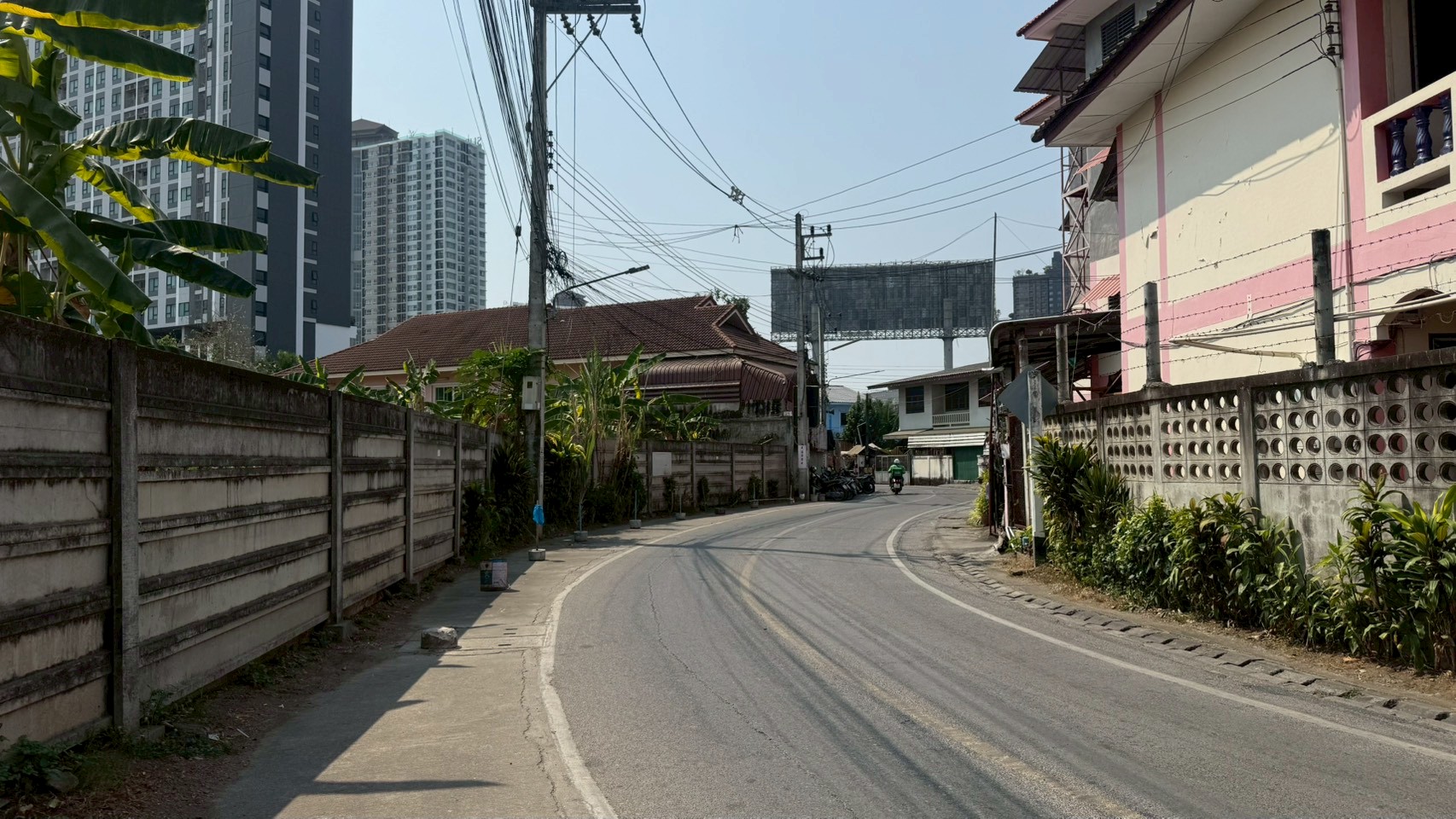 ขายที่ดินพร้อมสิ่งปลูกสร้าง ต.ฟ้าฮ่าม อ.เมืองเชียงใหม่ ติดเซ็นทรัลเฟสติวัล 4