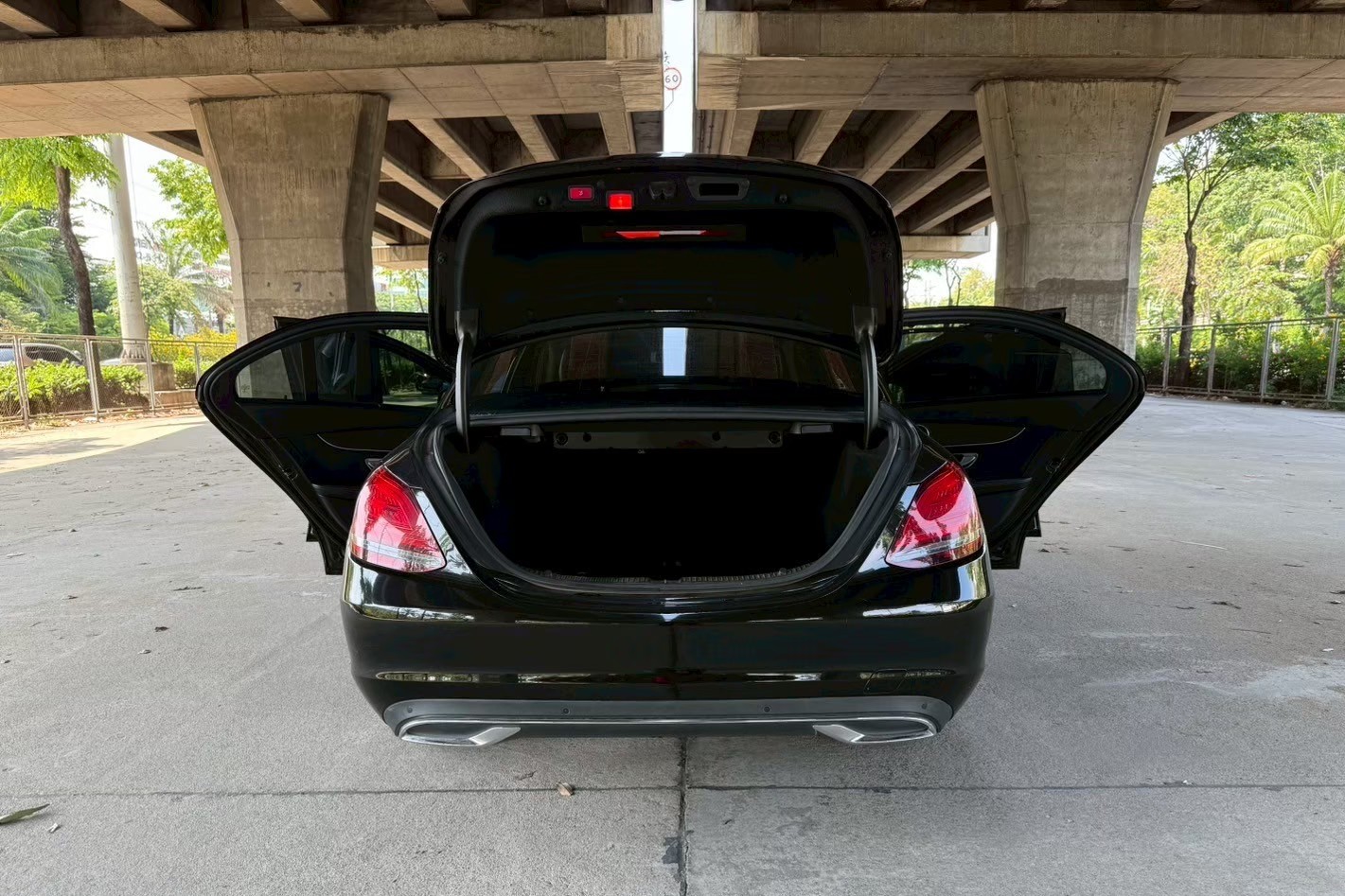 Mercedes-Benz  C220d W205 AT ปี 2019 รถมือสอง ขายถูก 9