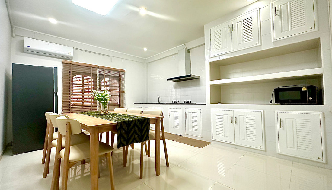 หมู่บ้านรังสิยา อุดมสุข 58 ให้เช่าบ้านเดี่ยวรีโนเวทใหม่ 70 ตารางวา 4 ห้องนอน 4 ห้องน้ำ ตกแต่งครบ ใกล้รถไฟฟ้าสีเหลือง ศรีอุดม 5