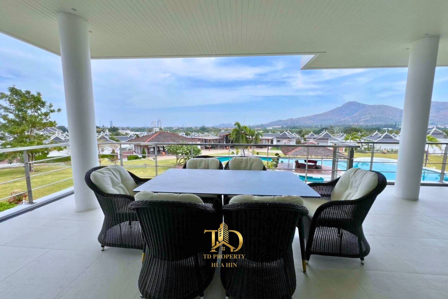 FOR RENT  3 Bedrooms 3 Bathrooms 10