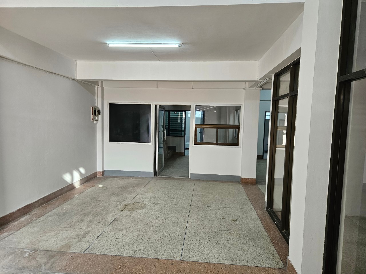 ให้เช่าตึกแถว 5 ชั้น ซอยวัดนักบุญเปโตร ตำบลท่าข้าม อำเภอสามพราน จังหวัดนครปฐม 5 ชั้น 5 ห้องนอน 5 ห้องน้ำ แต่งสวยพร้อมอยู่ ใกล้วัดนักบุญเปโตร 2