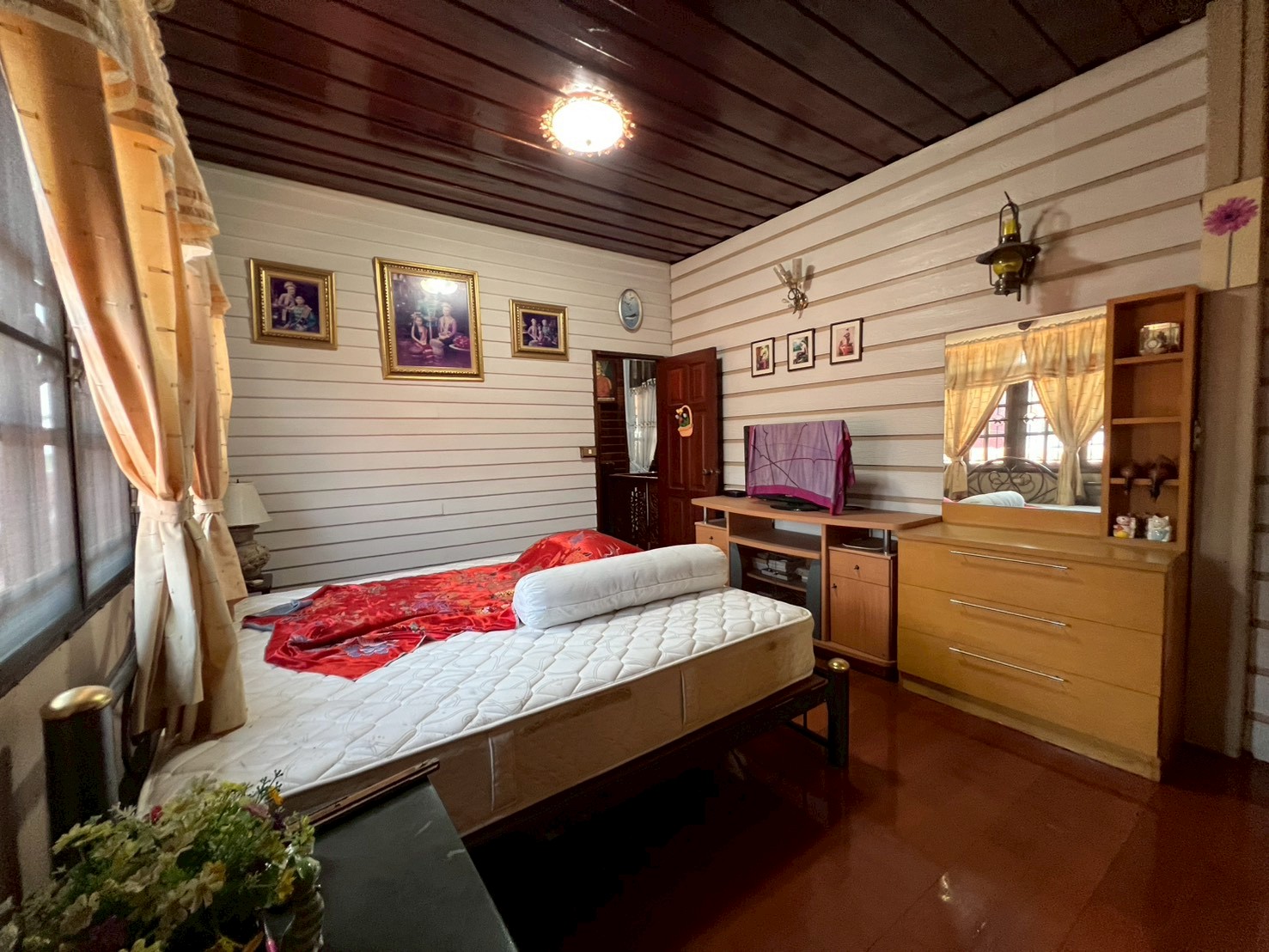 ขายบ้านเรือนไทย ใกล้สนามบินสุวรรณภูมิ  2 ชั้น ขนาด 307ตรว. 3 นอน 2 น้ำ - ม.ลาดกระบัง - ใกล้สยามพรีเมี่ยม เอาท์เล็ท   ต 10