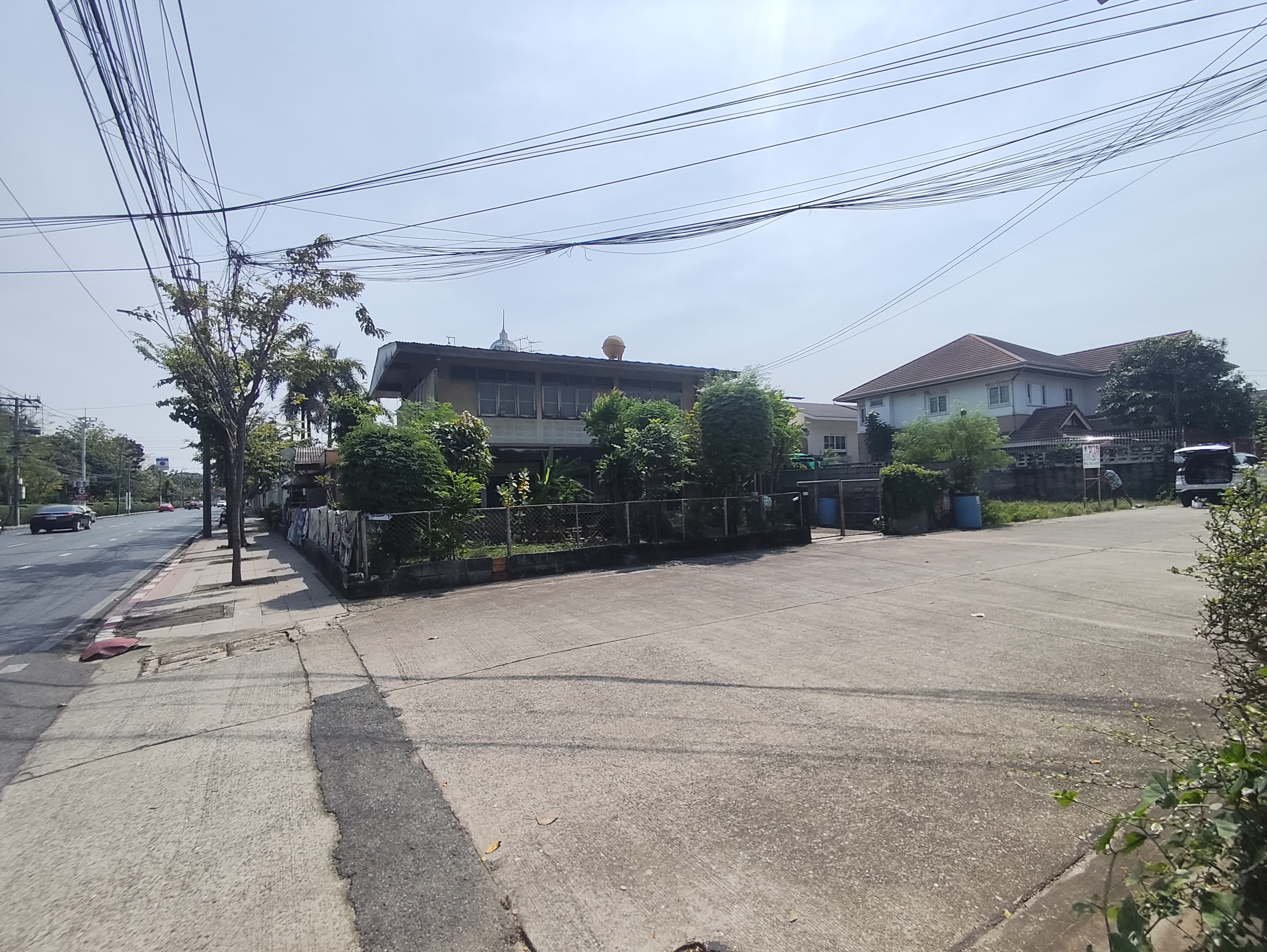 ขายที่ดินเปล่า 80 ตรว. ทำเลหายาก ซอยศรีบูรพา4 ถนนศรีบูรพา เลียบคลองลำพังพวย แขวงคลองจั่น เขตบางกะปิ กรุงเทพ ใกล้แยกนิด้า ใกล้ตลาดสดบางกะป 5