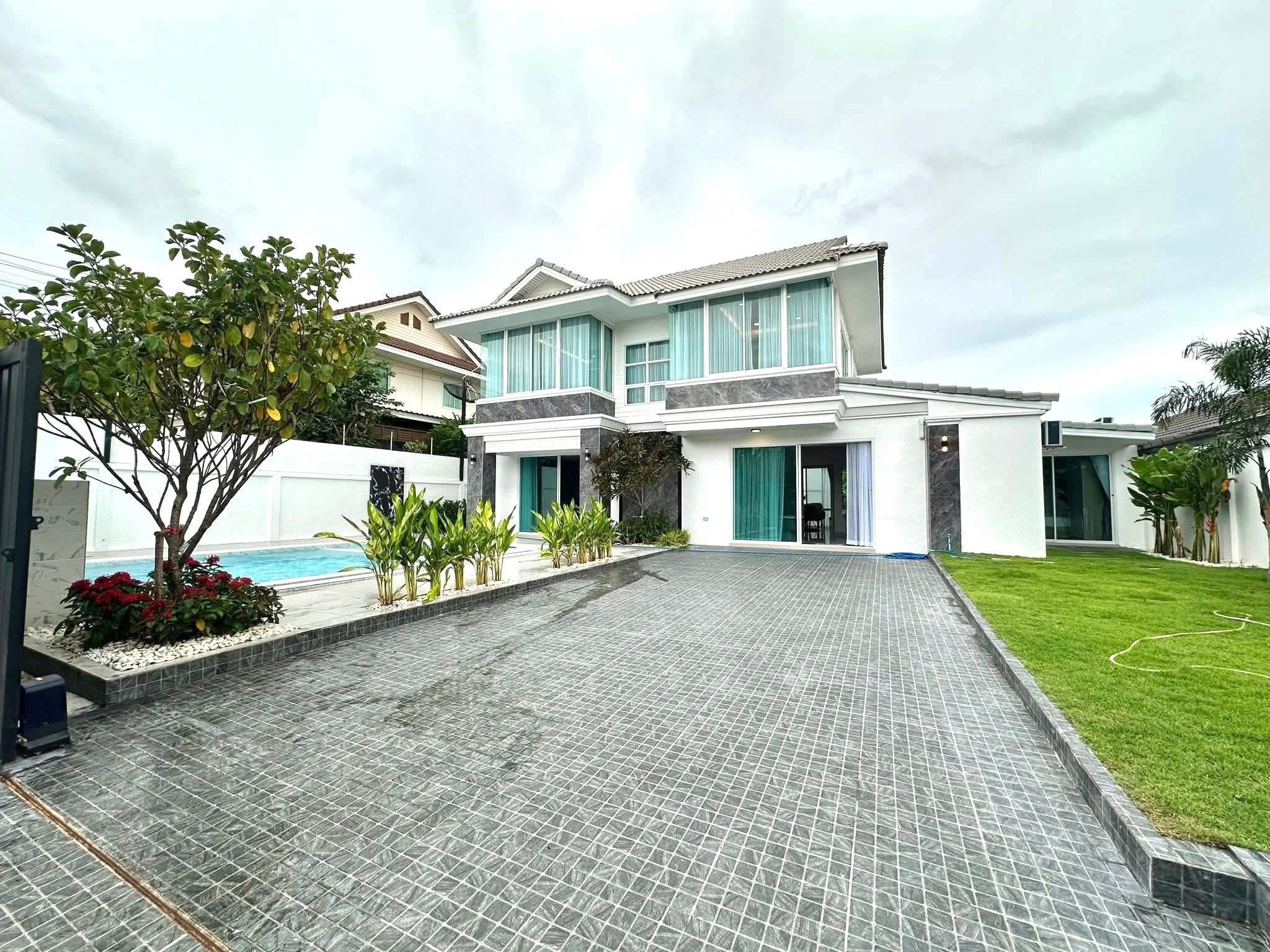 Selling house nearly Jomtien beach 10.9 million  1