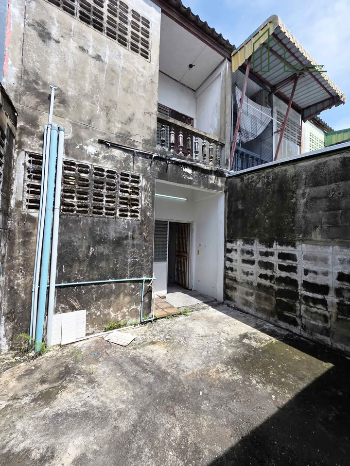 บ้านทาวเฮ้าส์ 2ชั้น หมู่บ้านเฟื่องฟ้าโครงการ2 (ซอยศรีสมิตร) ถ.เทพารักษ์  11