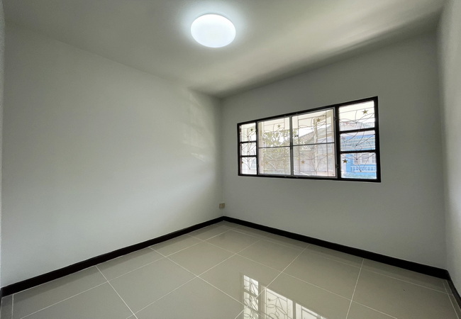 ขายทาวน์เฮ้าส์ หมู่บ้านพฤกษา 14 เอ ซอยวัดลาดปลาดุก เนื้อที่ 18 ตร.ว. 2 ชั้น 3 นอน 2 น้ำ 8