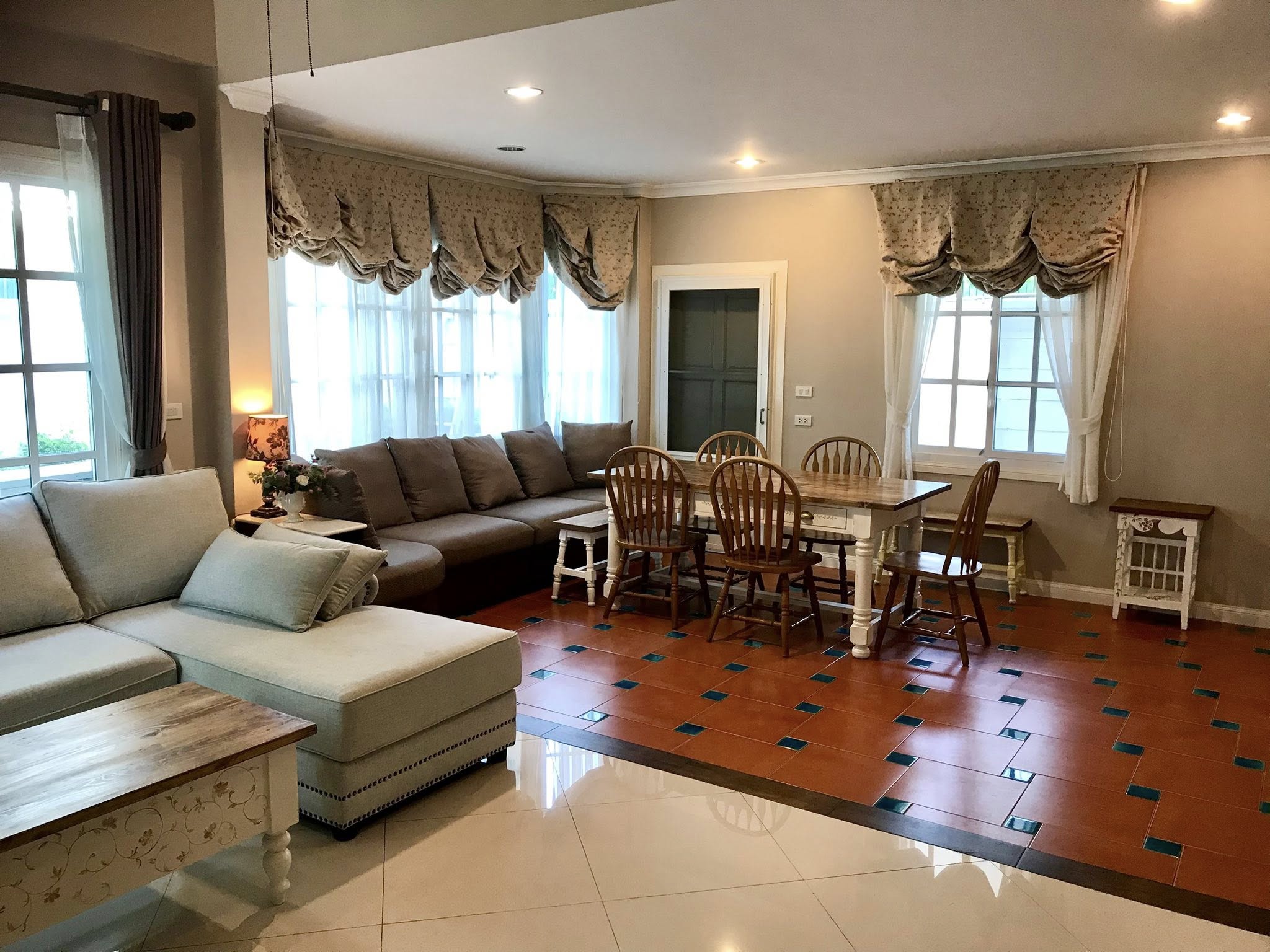 ให้เช่าบ้านเดี่ยว3ชั้น หลังใหญ่ สไตล์ยุโรป  Fantasia Villa 3  International Village วิวสระว่ายน้ำ 9