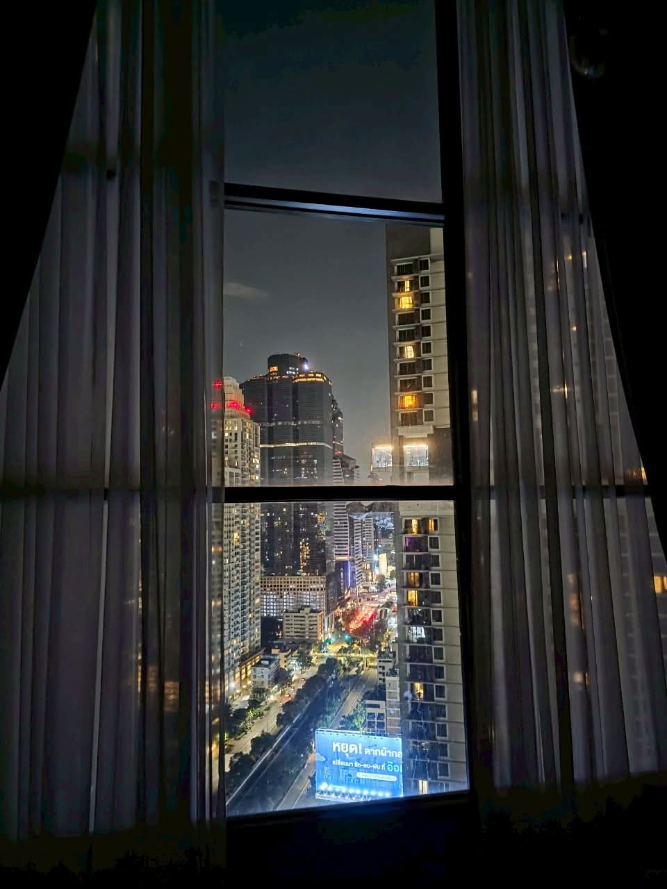 ขายคอนโดหรู Knightsbridge Prime Sathorn 16