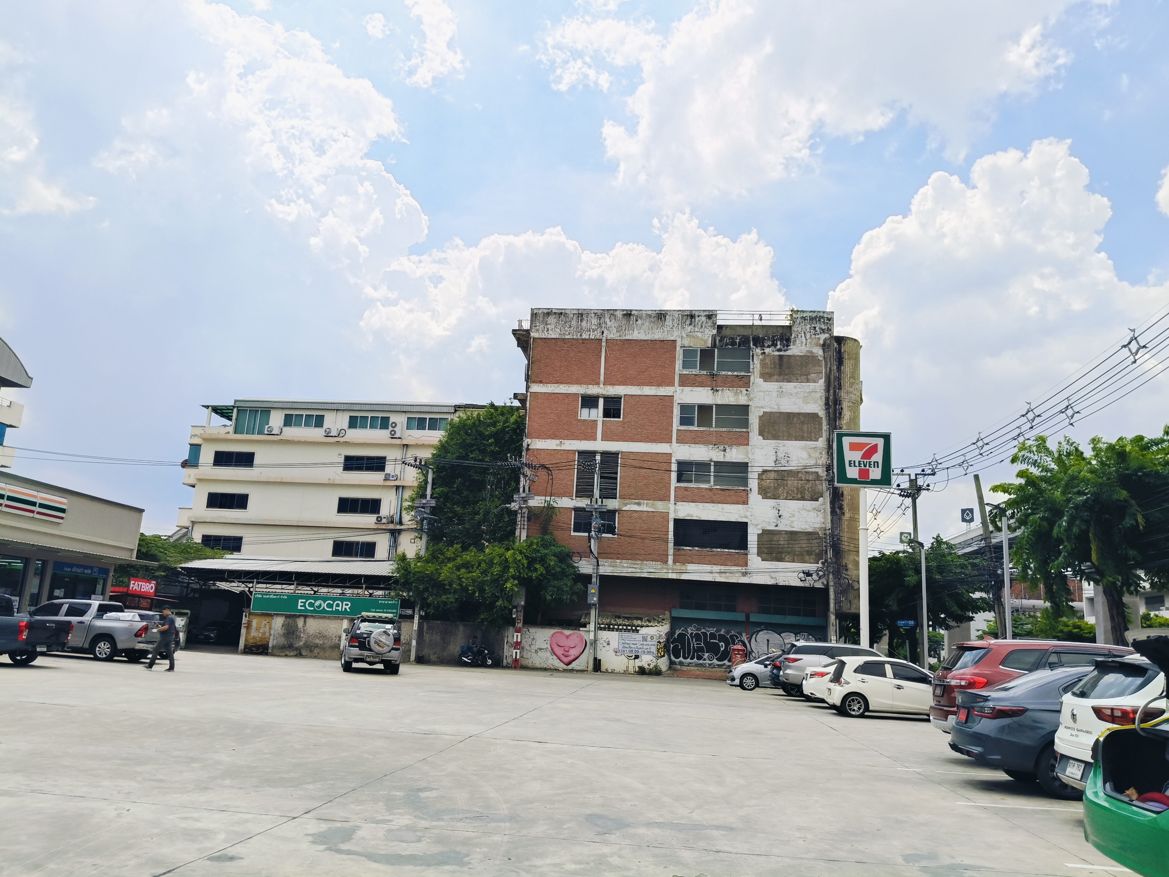 อาคารพาณิชย์ติดถนนลาดพร้าว 126 9