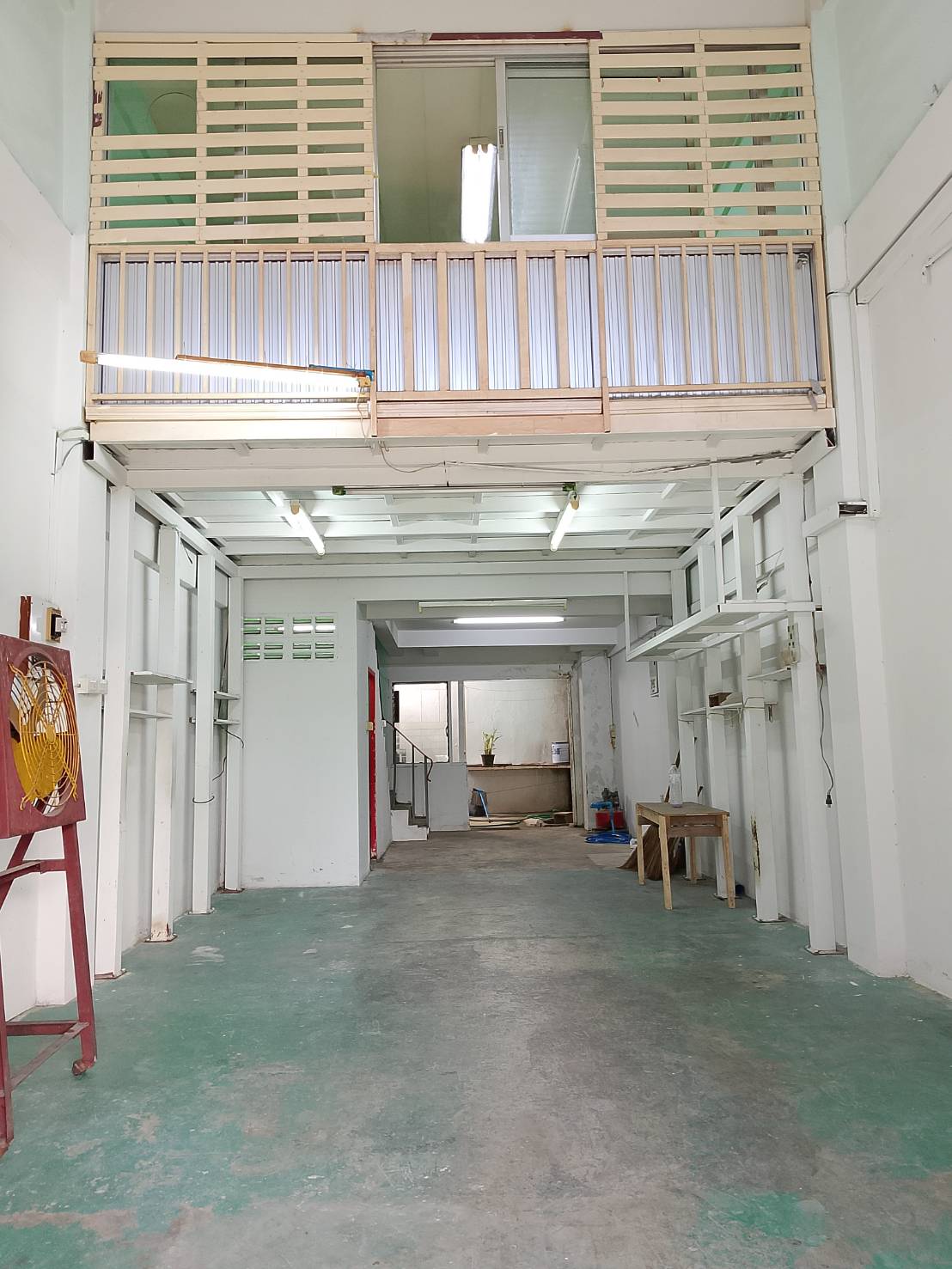 ให้เช่าอาคารพาณิชย์5ชั้น จันทน์32 มีห้องน้ำและห้องนอนทุกชั้น ใกล้สถานีรถไฟฟ้าสุรศักดิ์ เหมาะสำหรับทำธุรกิจหรืออยู่อาศัย 3