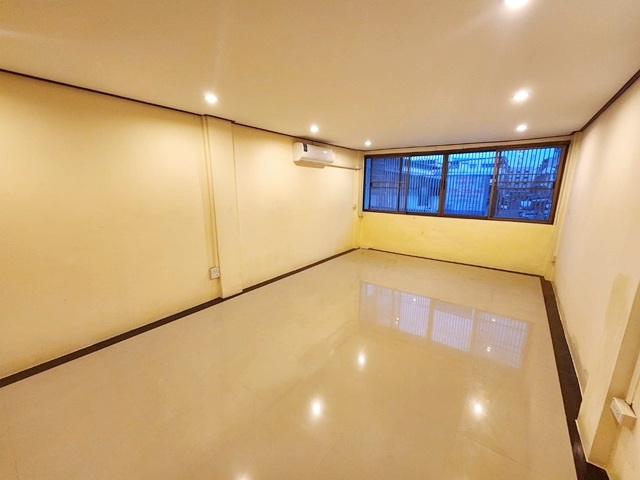 เหมาะลงทุน Hostel Airbnb รัชดา ใกล้ MRTโชคชัย4 299ม. อาคาร 4ชั้น 6–8นอน 6น้ำ 20 ตร.ว.252 ตร.ม. 4