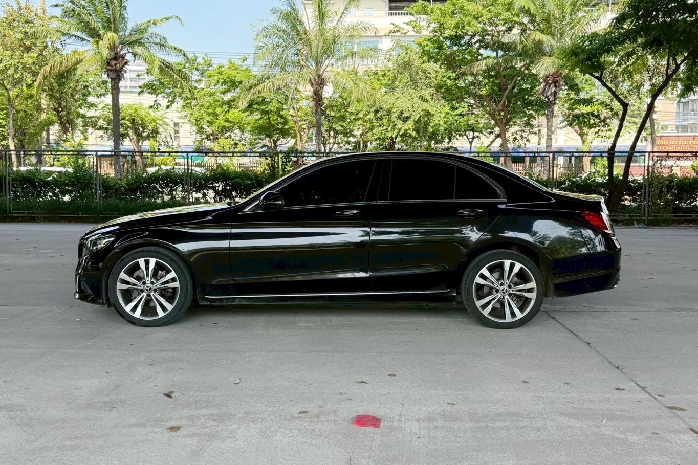 Mercedes-Benz  C220d W205 AT ปี 2019 รถมือสอง ขายถูก 8
