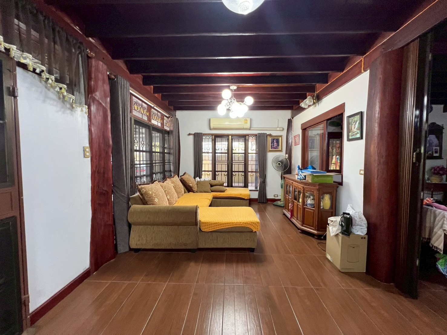 ขายบ้านเรือนไทย ใกล้สนามบินสุวรรณภูมิ  2 ชั้น ขนาด 307ตรว. 3 นอน 2 น้ำ - ม.ลาดกระบัง - ใกล้สยามพรีเมี่ยม เอาท์เล็ท   ต 6