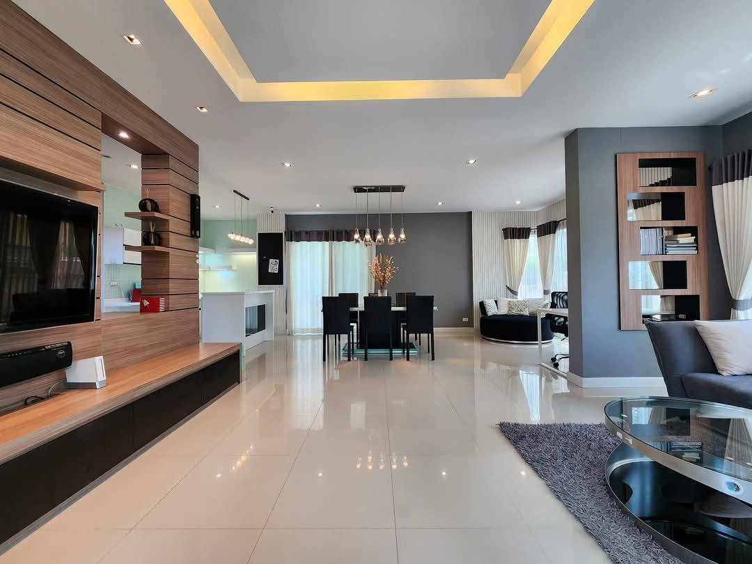 ม.บางกอกบูเลอวาร์ด สาทร-ปิ่นเกล้า 1 8