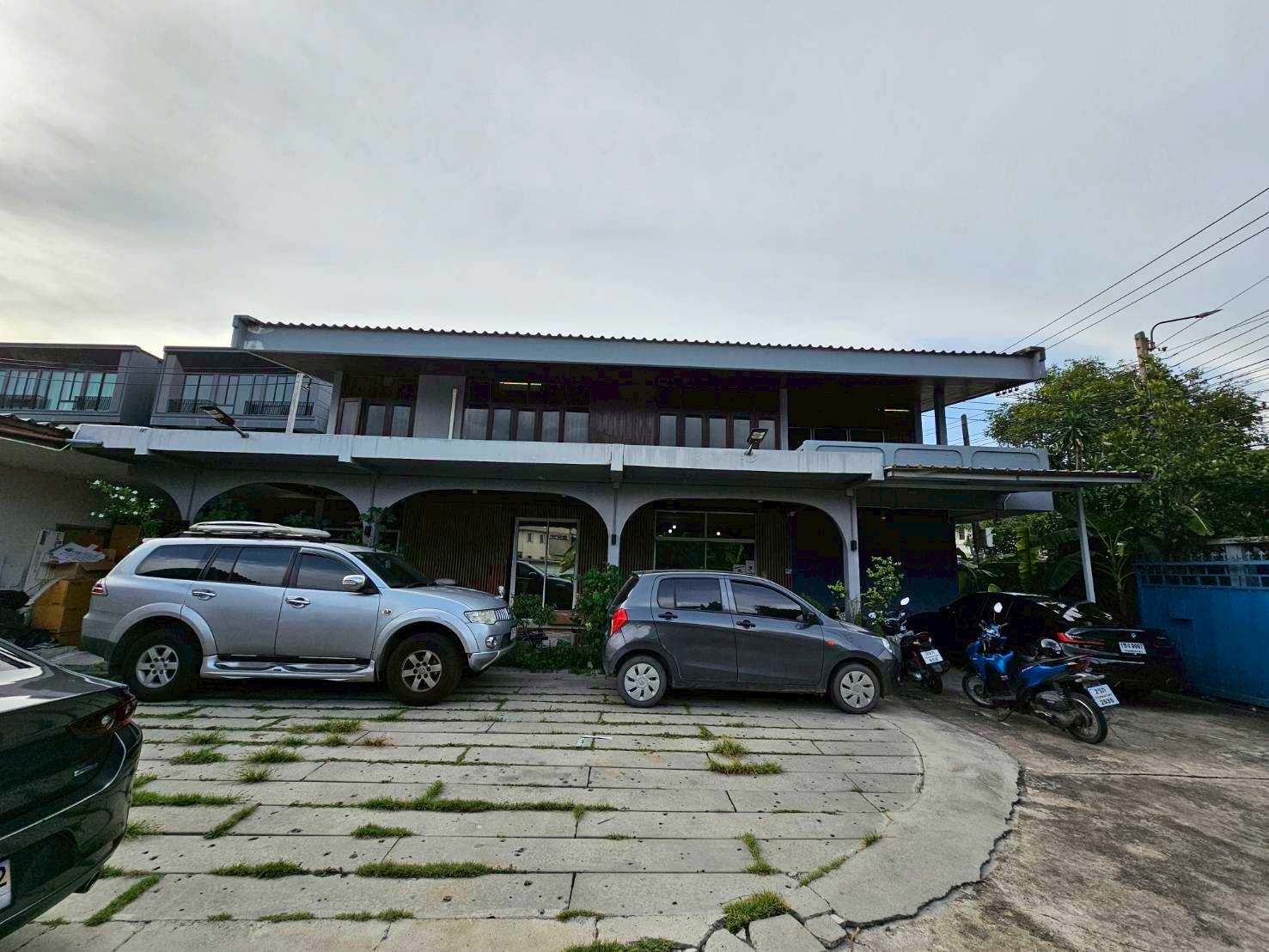 ให้เช่าบ้านสวน 2 ชั้นกลางเมือง บรรยากาศร่มรื่น เป็นส่วนตัว ใกล้รถไฟฟ้า เหมาะสำหรับอยู่อาศัย ทำคาเฟ่ หรือเปิดร้านอาหาร ใกล้เซ็นทรัลลาดพร้าว 3