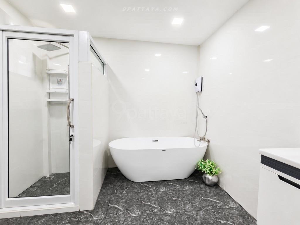 For Rent — Large Single House at Pattaya Land and House, Noen Phlap WanLarge house for rent at Pattaya Land and House, Noen Phlap Wan area. Spacious 10