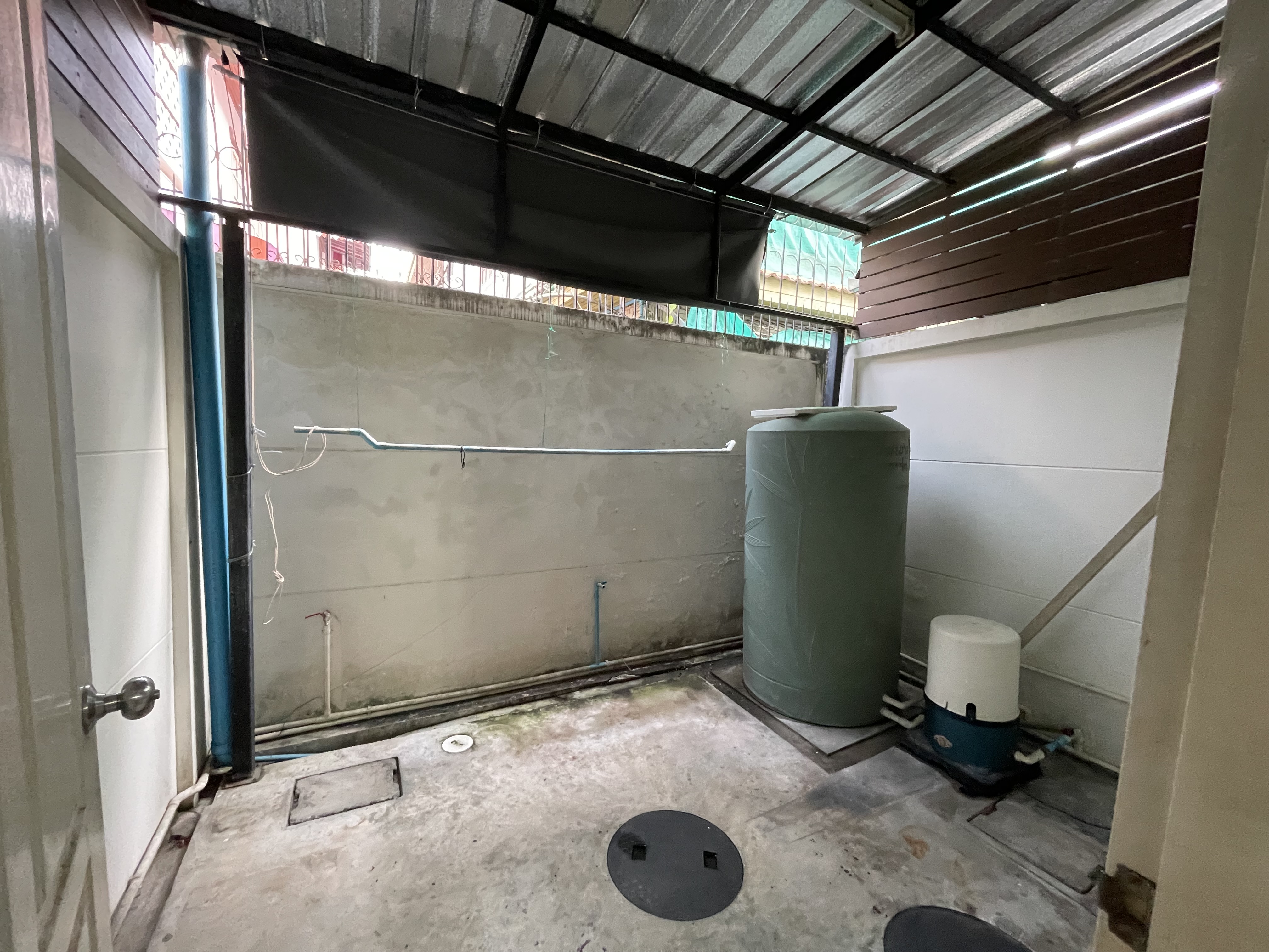 บ้าน-อาคารพาณิชย์, ทาวน์โฮม มีดาดฟ้า 8