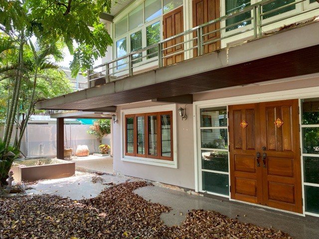 ให้เช่าบ้านเดี่ยว 2 ชั้น 160 ตร.วา ซอยลาดพร้าว 48 เข้าออกได้ทั้งลาดพร้าว สุทธิสาร ใกล้ BTS ภาวนา เหมาะอยู่อาศัยหรือทำสำนักงาน จอดรถรวมได้ 7 คัน 1