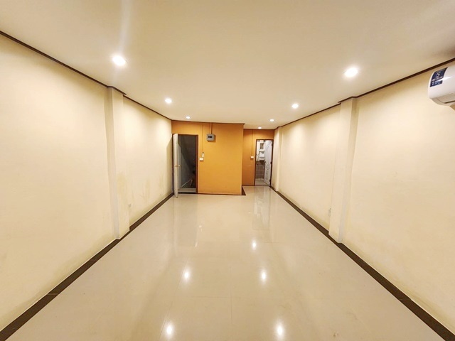 เหมาะลงทุน Hostel Airbnb รัชดา ใกล้ MRTโชคชัย4 299ม. อาคาร 4ชั้น 6–8นอน 6น้ำ 20 ตร.ว.252 ตร.ม. 5