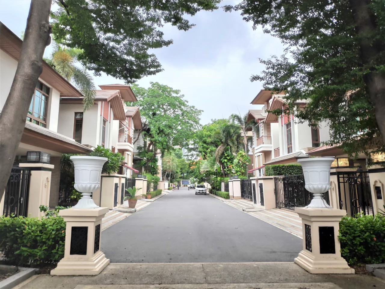ให้เช่าบ้านเดี่ยว2 ชั้น สระว่ายน้ำส่วนตัว เนื้อที่ 98 ตร.วพื้นที่ใช้สอย 450 ตร.ม 4ห้องนอน 5ห้องน้ำ แอร์ ถนนสุขุมวิท67 ราคาเช่า 200,000 บ/ด 18
