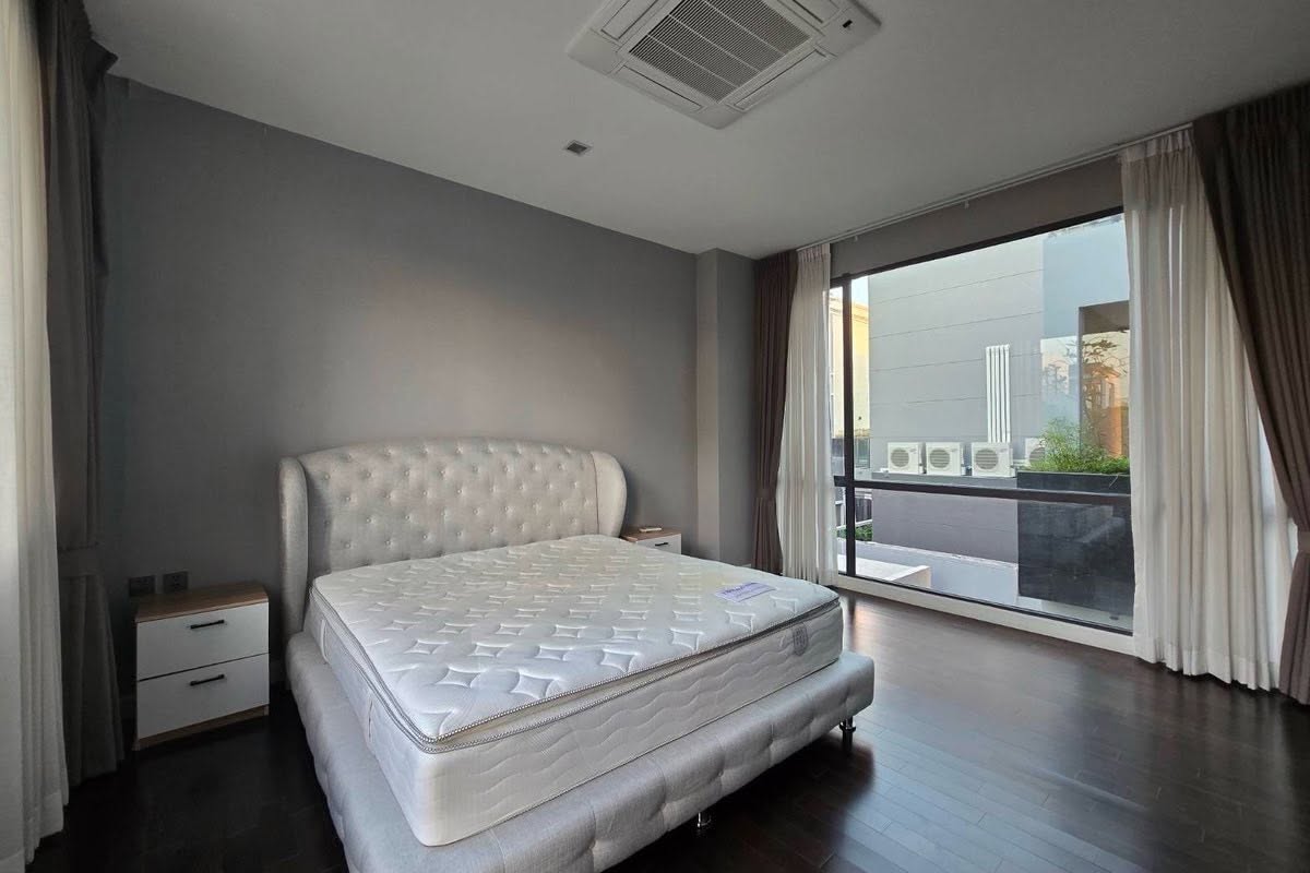 ให้เช่าบ้านหรู The Gentry พัฒนาการ 2บ้านเดี่ยว 3 ชั้น สไตล์ Luxury Villa พร้อมเฟอร์นิเจอร์ครบ ใกล้ Clubhouse เพียง 5 กม. ถึงทองหล่อ 14
