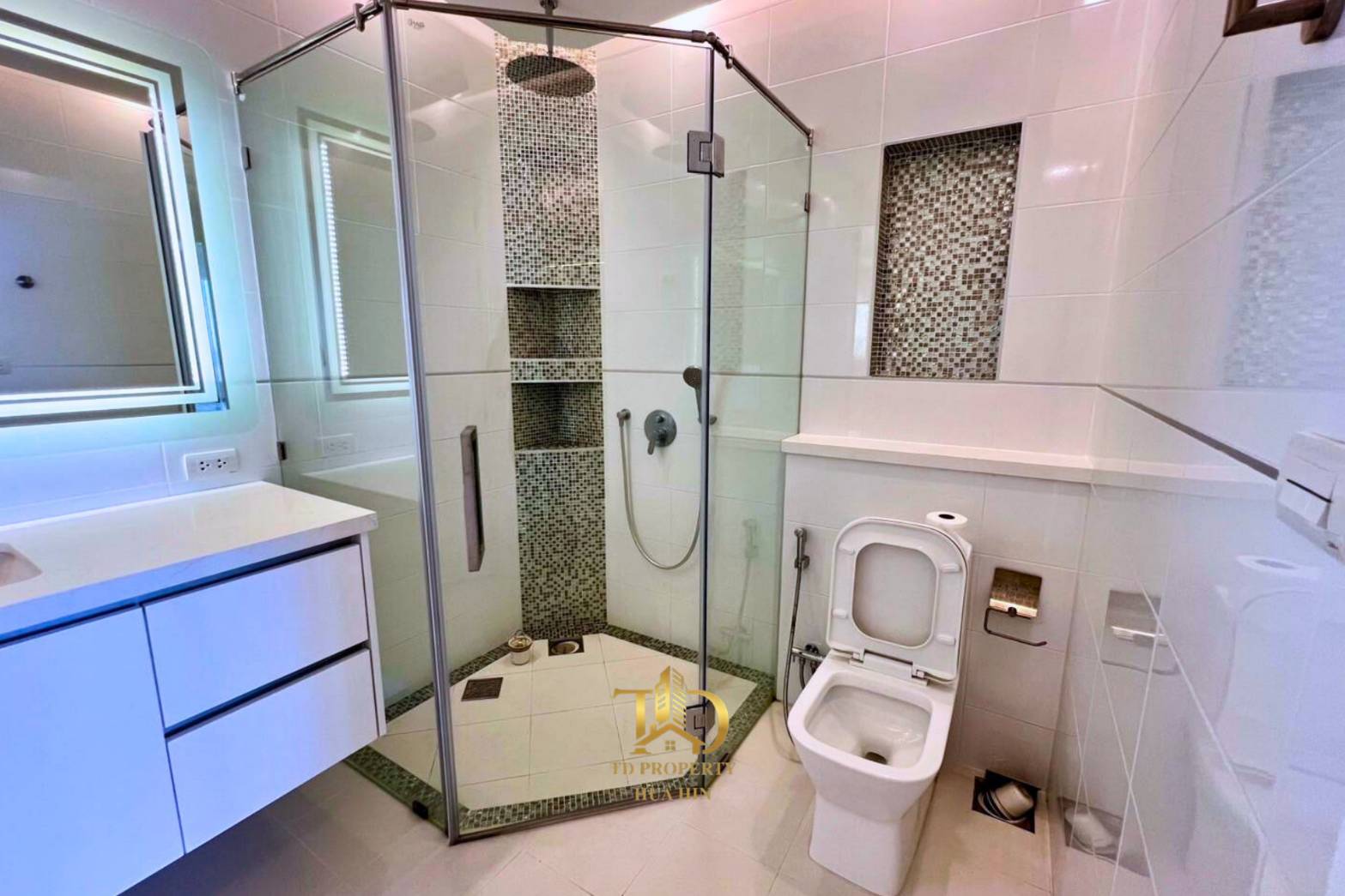 FOR RENT  3 Bedrooms 3 Bathrooms 14