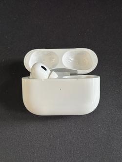 AirPods Pro 2 (เคส + หูฟังข้างซ้าย)