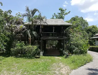 Teak house for rent near ob khan national park hangdong Surrounded by Nature.