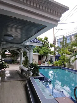 ์Nice Home with big pool for sale very nice location รูปที่ 2