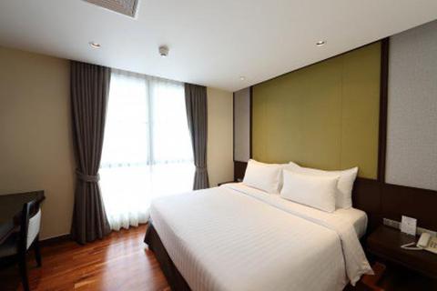 4 star hotel at Ratchada for rent, monthly rental for two bed room 96 sqm full service, rare price รูปที่ 3
