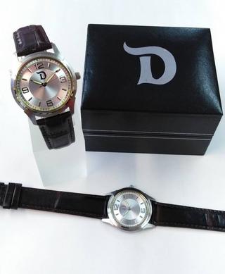 โรงงานรับผลิตนาฬิกาข้อมือ  รับสั่งผลิต สั่งทำ นาฬิกาข้อมือ ตราสัญลักษณ์ ตามโลโก้/ชื่อ/รูป/ดีไซน์ ของคุณเอง รูปที่ 6