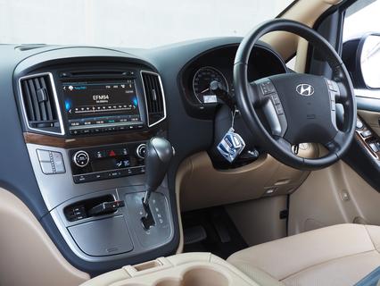 New Hyundai H-1 2.5 Deluxe NAVI 2019 ไมล์แท้ 24,xxxกม. สีเดิมทั้งคัน รูปที่ 3