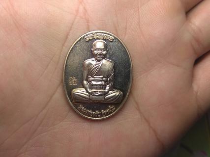เหรียญเจริญพรเต็มองศ์ (เจริญพรบน)หลวงพ่อจรัญ เนื้ออาปาก้า รูปที่ 4