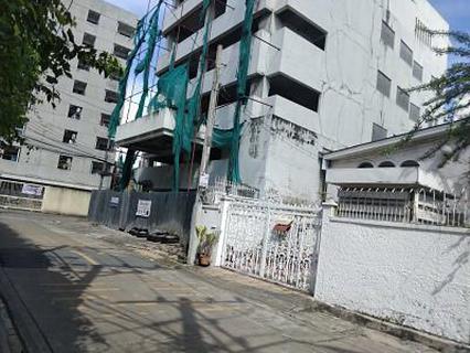 The building is not finished for rent and sale at Thong lor closed road in the soi Sale old Building Sukhumvit 55  รูปที่ 1